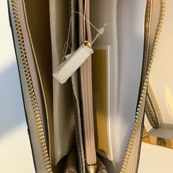 NWT Michael Kors Clutch - Picture 3 of 4